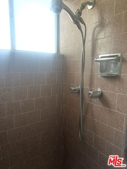 111 W 23 Rd Street Property Photo 9