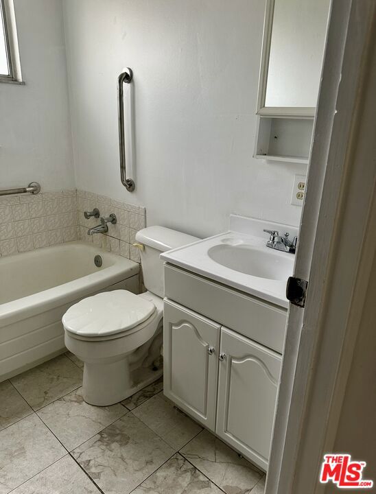 111 W 23 Rd Street Property Photo 10