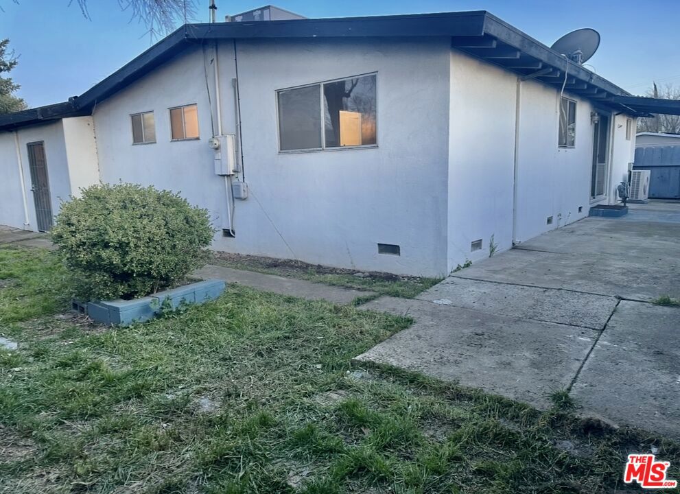 111 W 23 Rd Street Property Photo 15