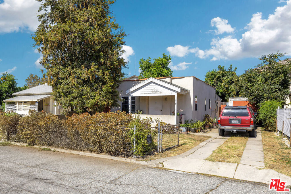 1835 Manor Way Property Photo 2