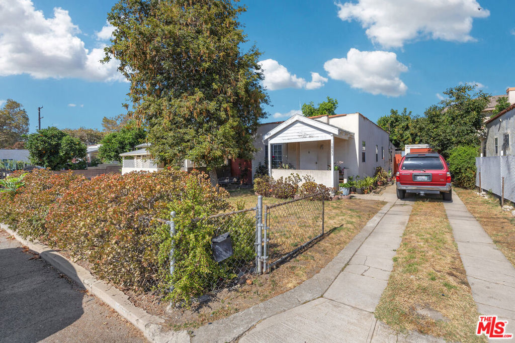 1835 Manor Way Property Photo 3