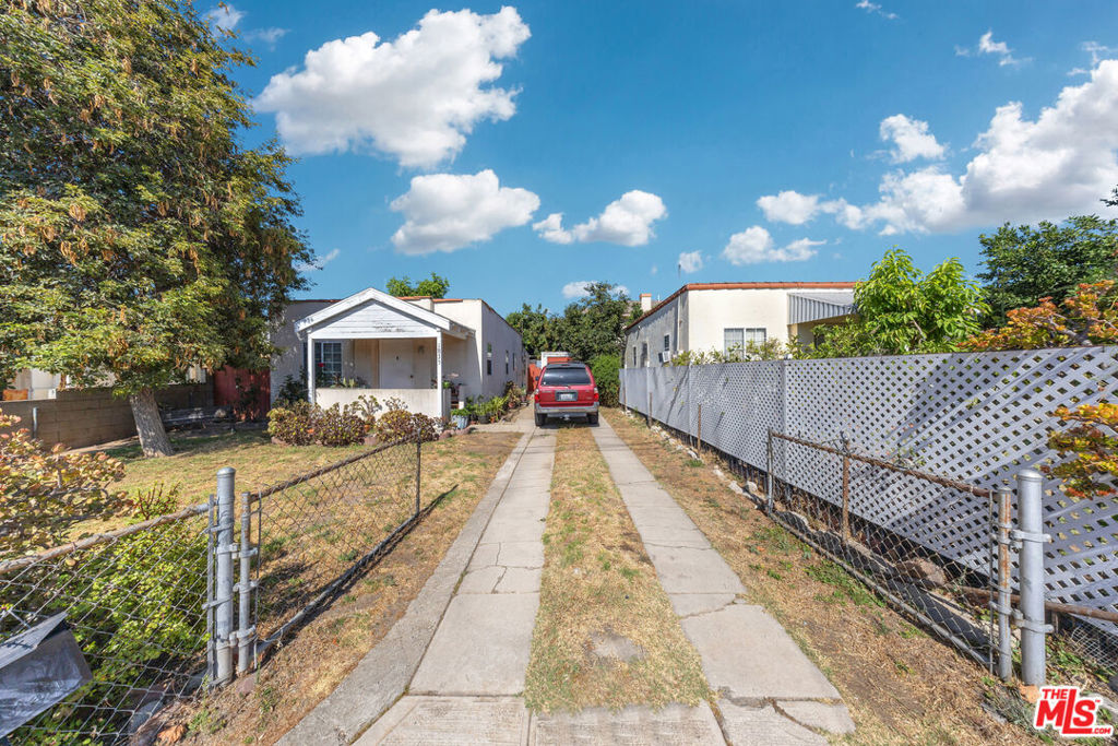 1835 Manor Way Property Photo 4