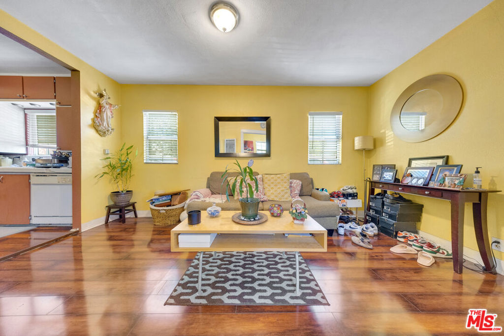 1835 Manor Way Property Photo 7