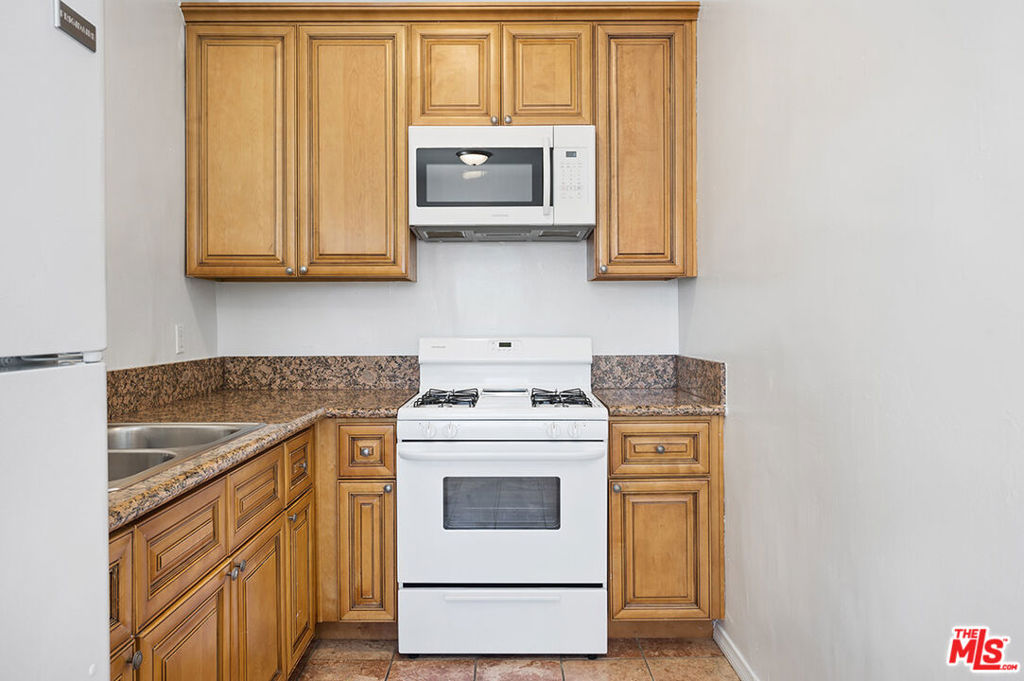 1044 N Bonnie Brae Street Property Photo 6