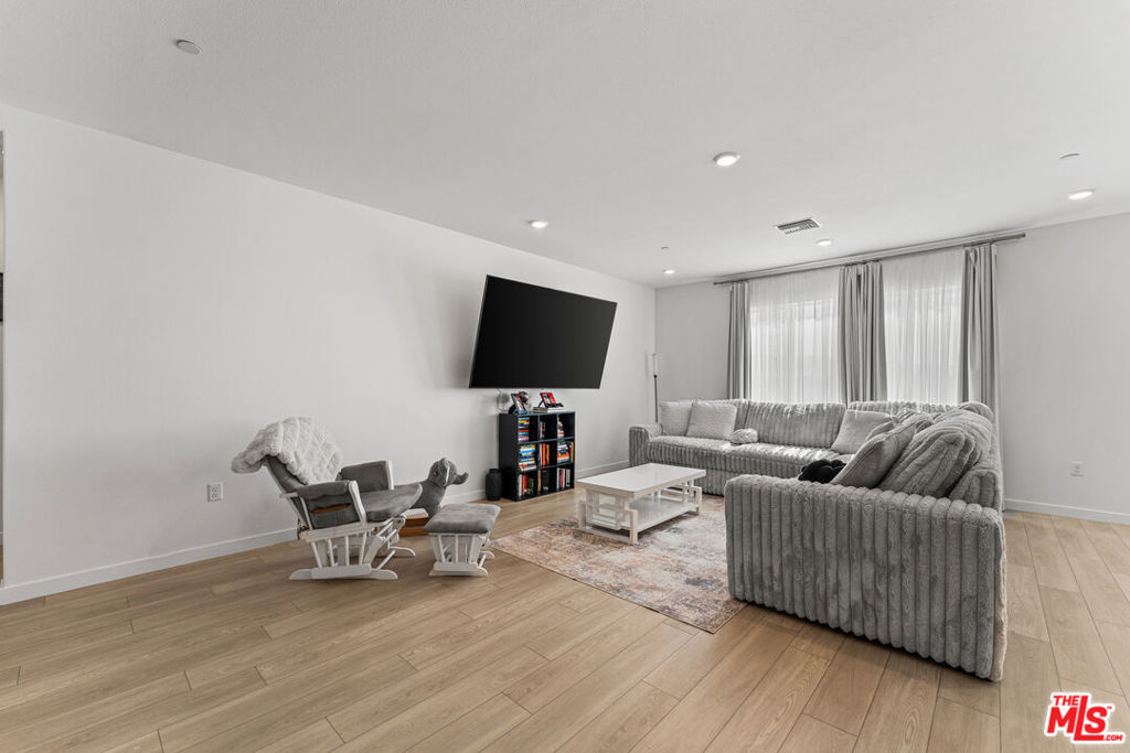 42831 Coronet Drive Property Photo 7