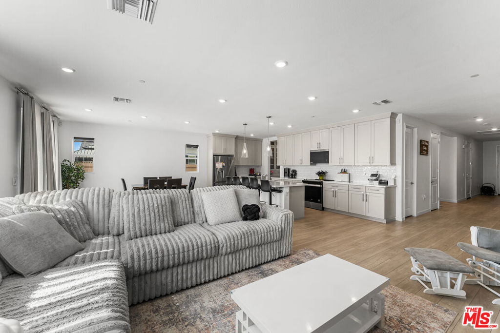 42831 Coronet Drive Property Photo 10