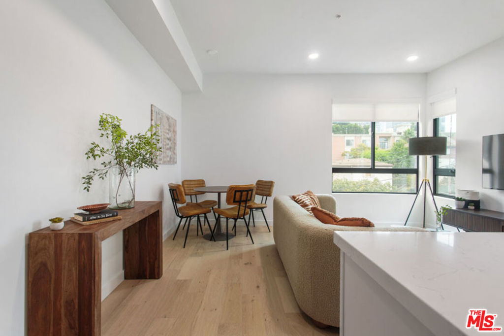 10310 Santa Monica Boulevard 416 Property Photo 6