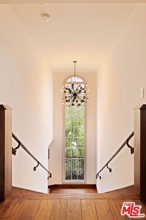 2356 Hollyridge Drive Property Photo 24