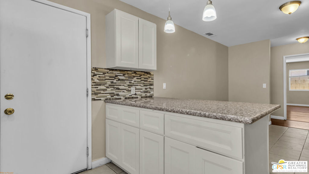 53385 Eisenhower Drive Property Photo 12