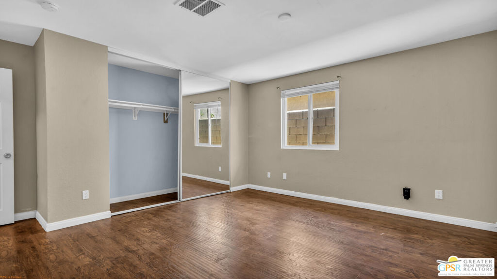 53385 Eisenhower Drive Property Photo 20