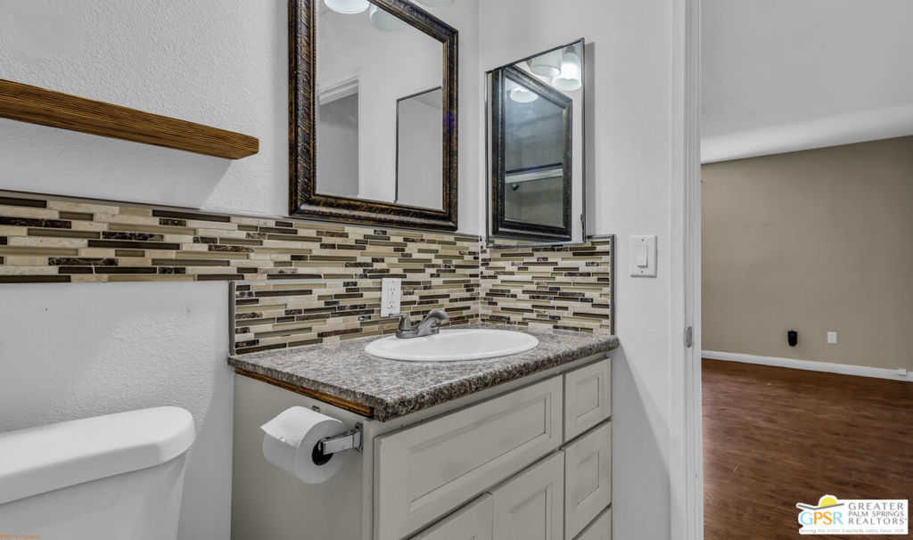 53385 Eisenhower Drive Property Photo 23