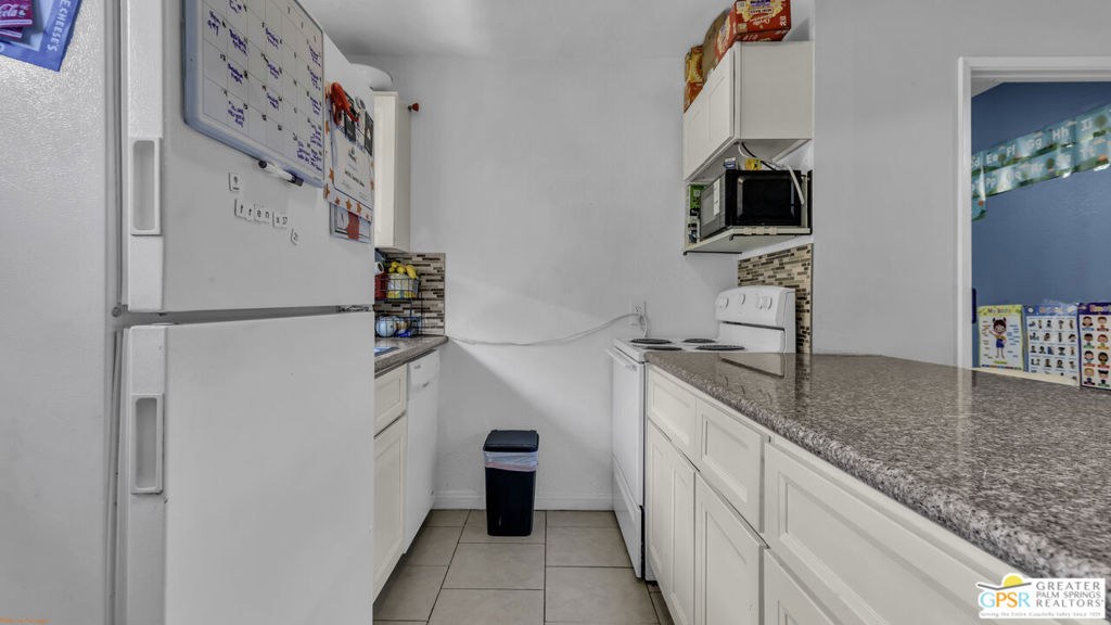 53385 Eisenhower Drive Property Photo 28