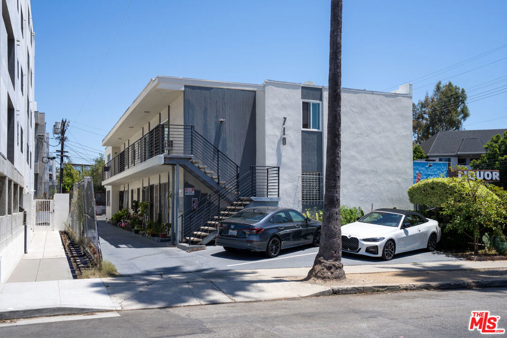 710 N Hudson Avenue Property Photo 1
