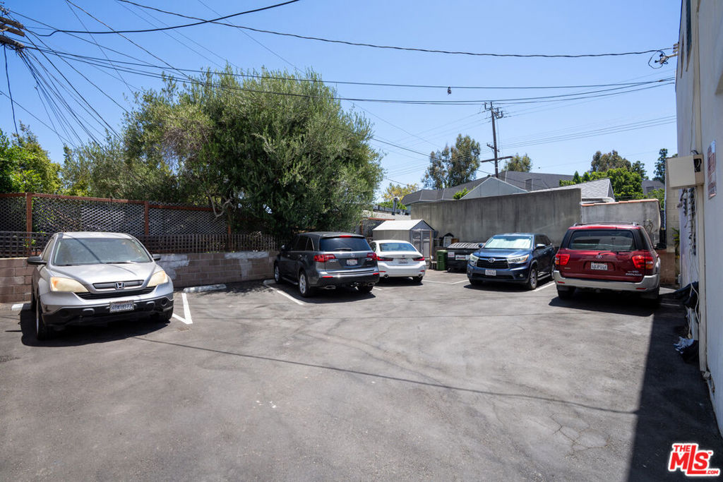710 N Hudson Avenue Property Photo 5