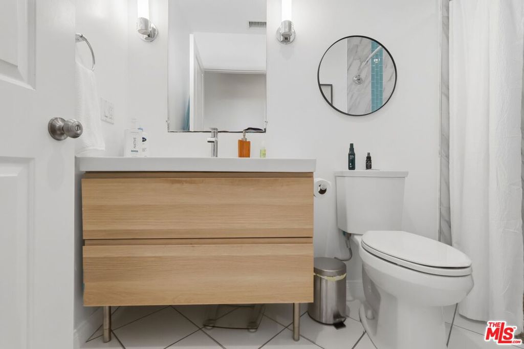 7870 Truxton Avenue Property Photo 8