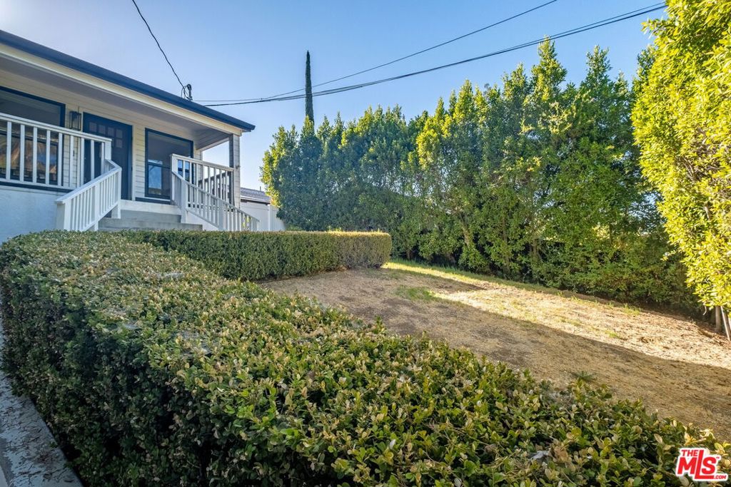 5433 Tampa Avenue Property Photo 5