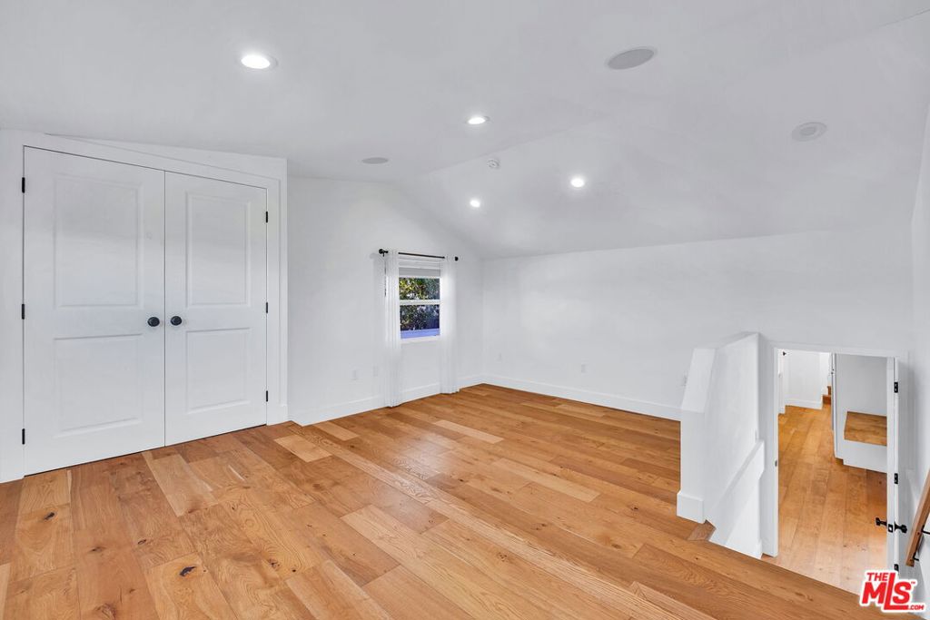 5433 Tampa Avenue Property Photo 13