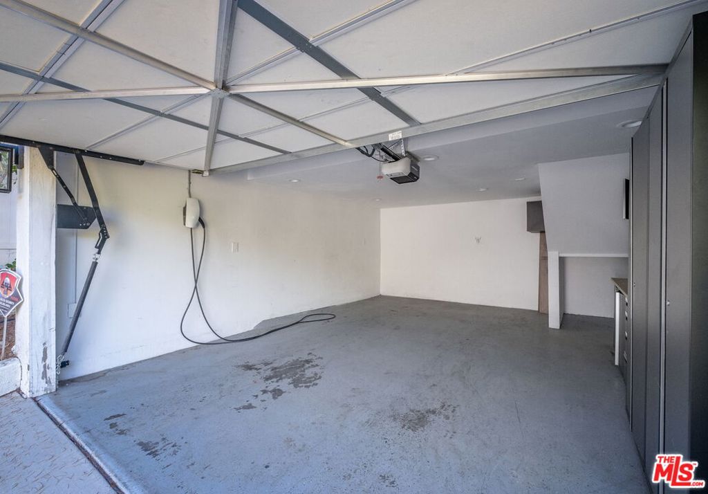 5433 Tampa Avenue Property Photo 33