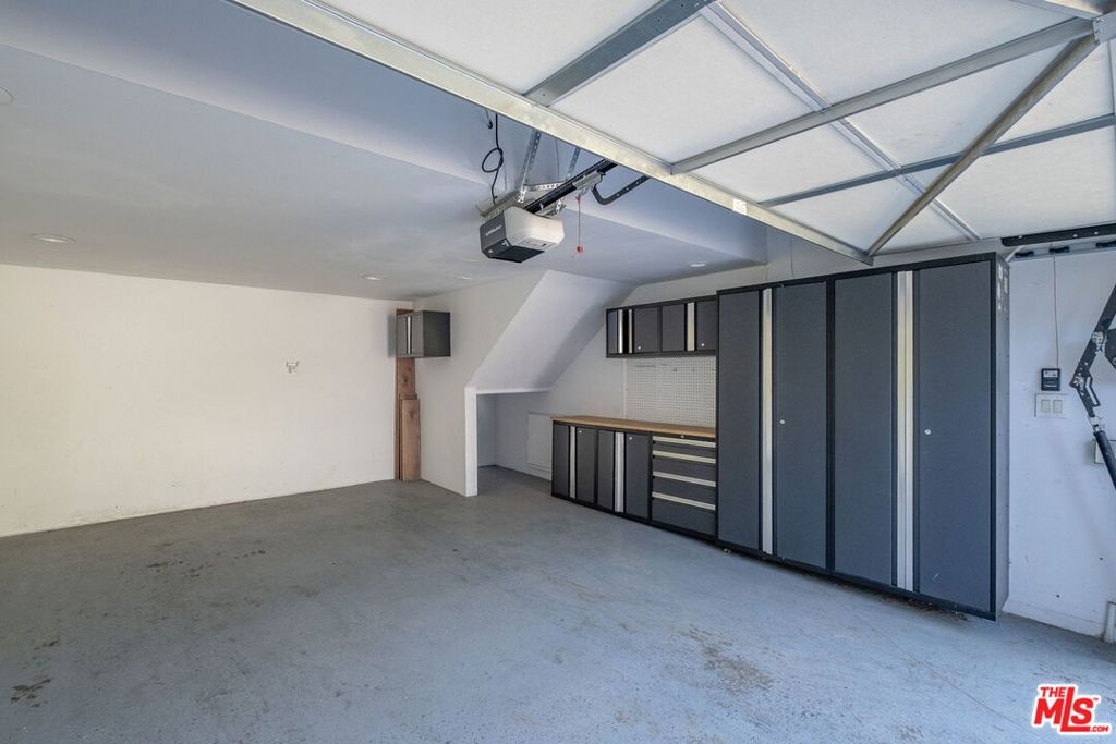 5433 Tampa Avenue Property Photo 34
