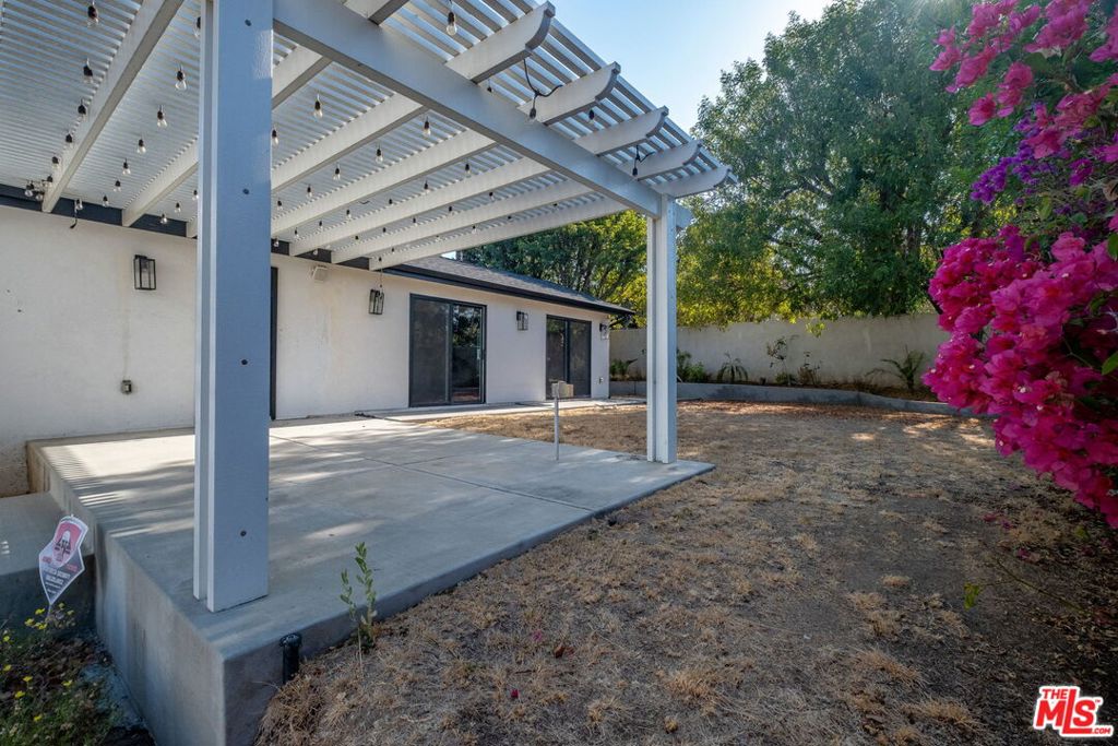 5433 Tampa Avenue Property Photo 36