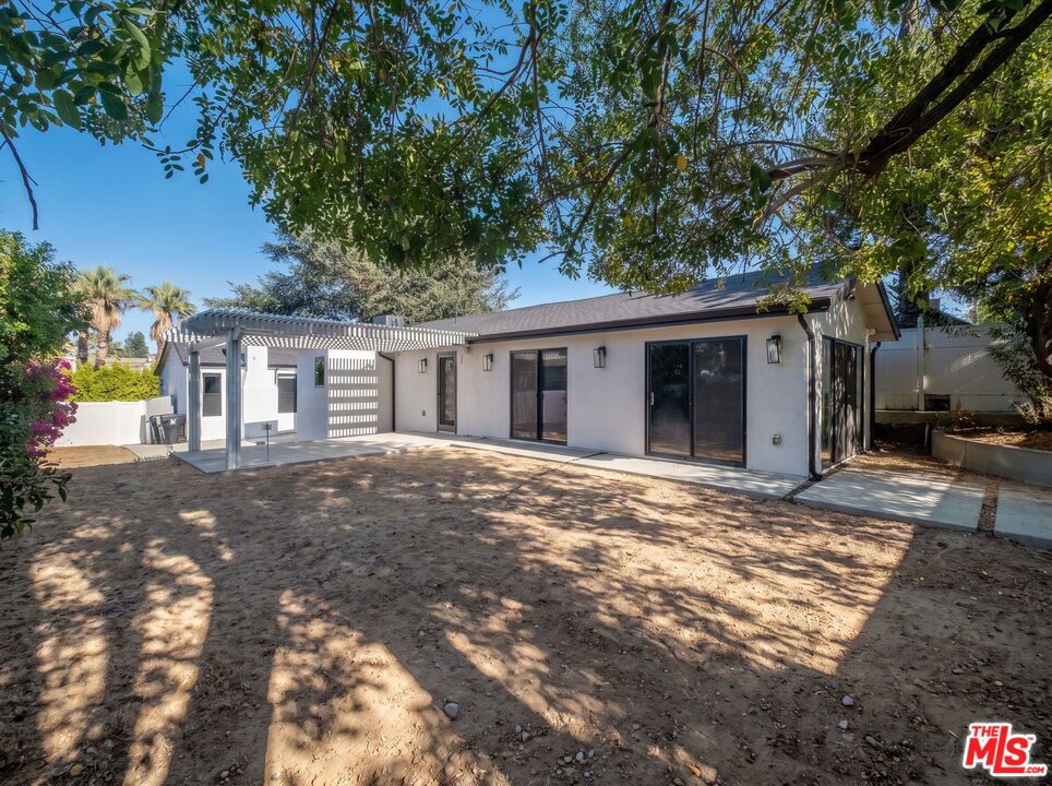 5433 Tampa Avenue Property Photo 37