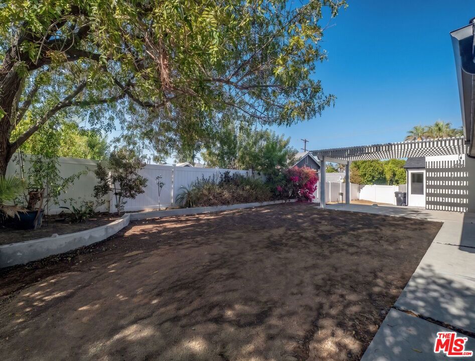 5433 Tampa Avenue Property Photo 38