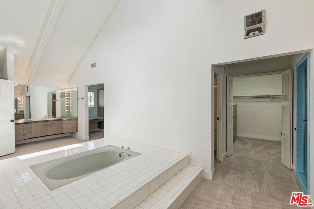 1005 Schuyler Road Property Photo 14