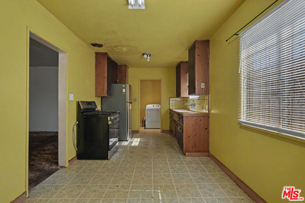 3229 W 108th Street Property Photo 10