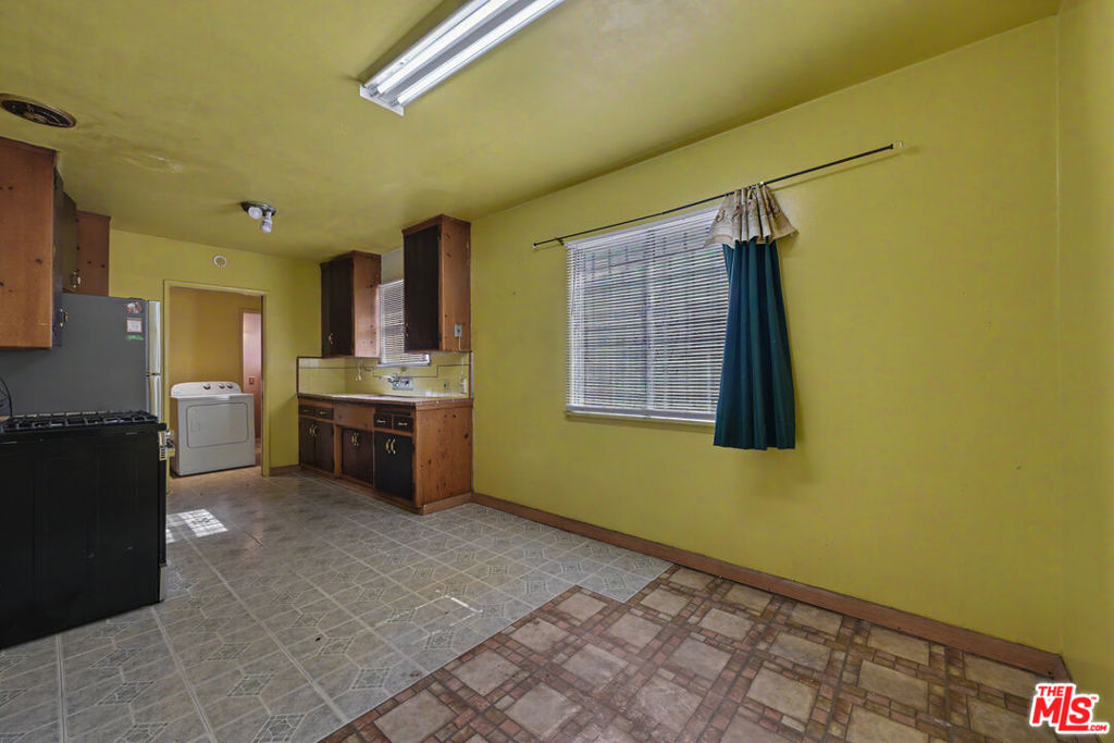 3229 W 108th Street Property Photo 11