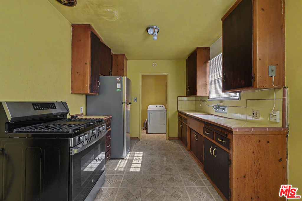 3229 W 108th Street Property Photo 12