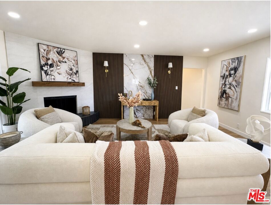 10911 Lemay Street Property Photo 3