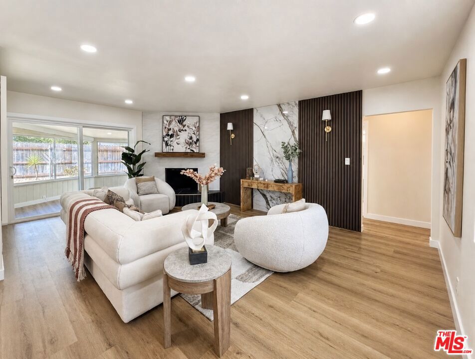 10911 Lemay Street Property Photo 4