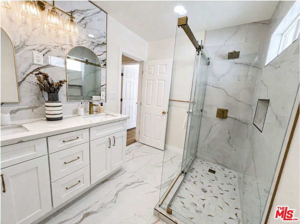 10911 Lemay Street Property Photo 24