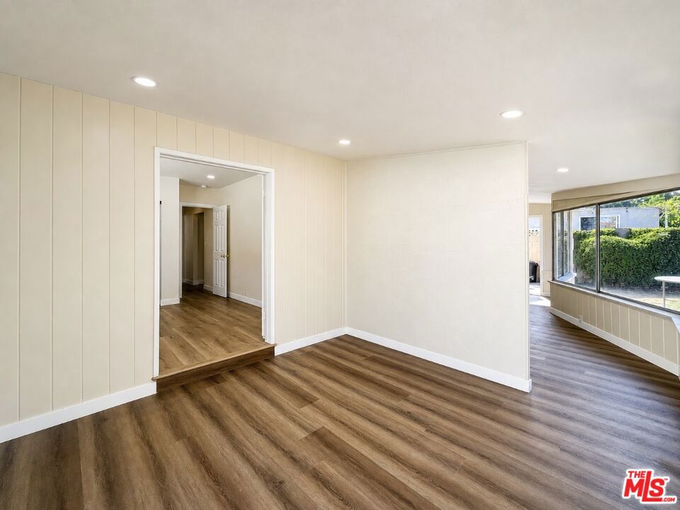 10911 Lemay Street Property Photo 32