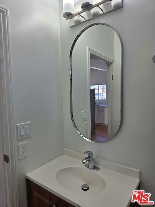 1445 N Mariposa Avenue Property Photo 6