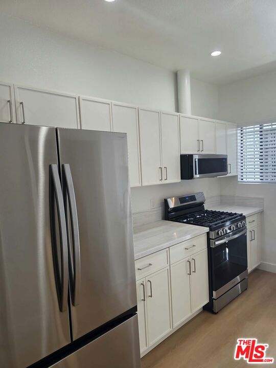 1445 N Mariposa Avenue Property Photo 12