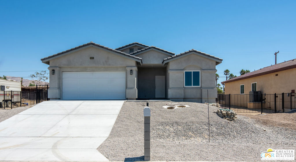 16364 Avenida Rambla Property Photo 2