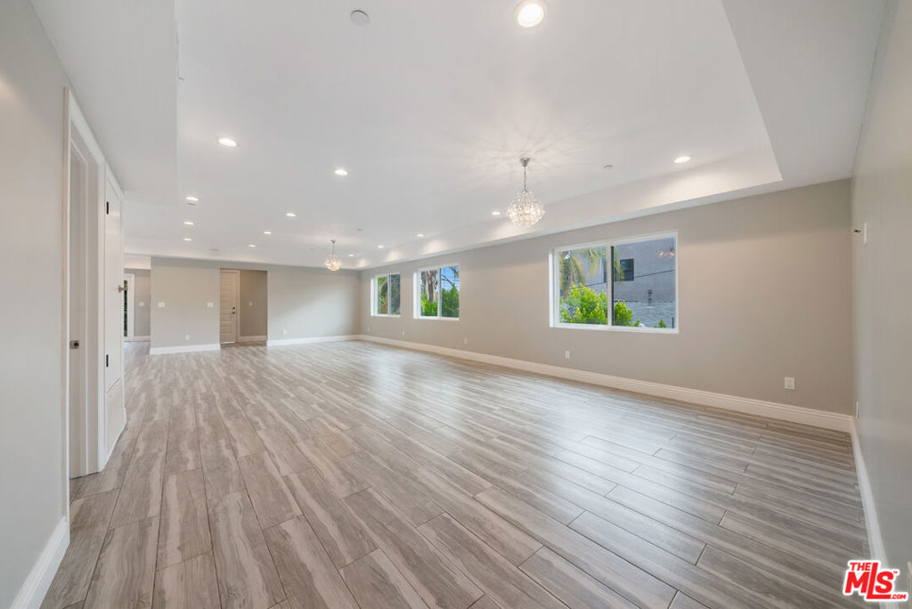 1357 Seward Street Property Photo 6