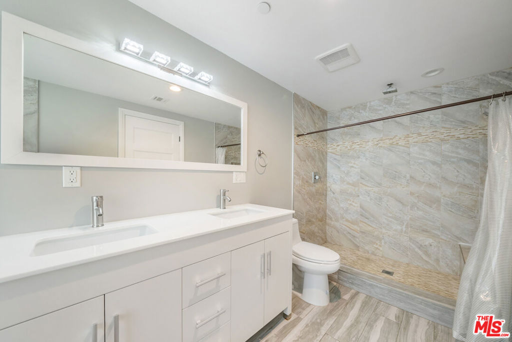 1357 Seward Street Property Photo 25
