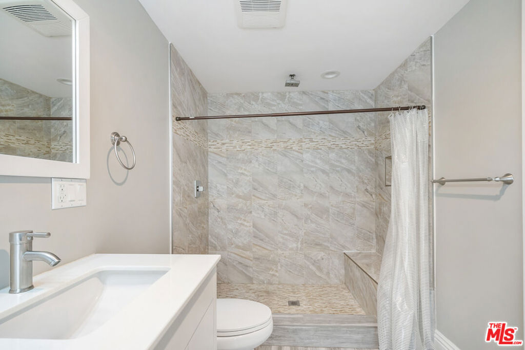 1357 Seward Street Property Photo 26