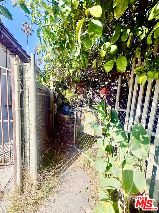 2005 4th Street Property Photo 6
