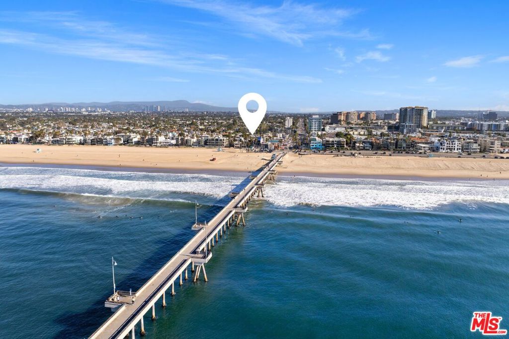 3007 Ocean Front Walk Property Photo 2