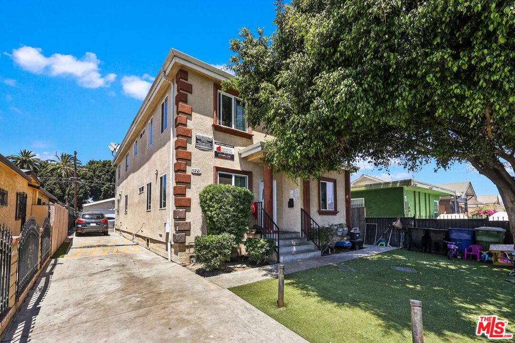 1219 E 57th Street Property Photo 1
