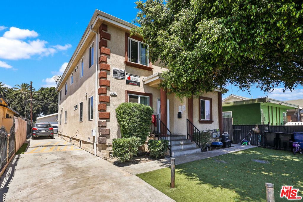 1219 E 57th Street Property Photo 3