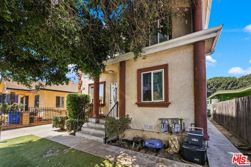 1219 E 57th Street Property Photo 5