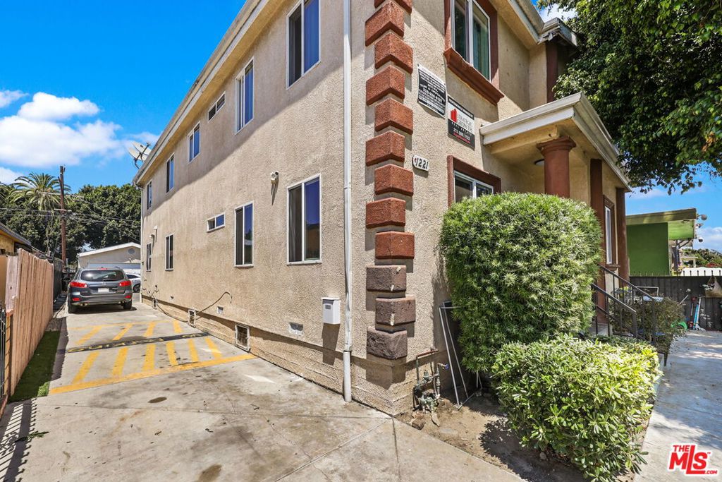 1219 E 57th Street Property Photo 6
