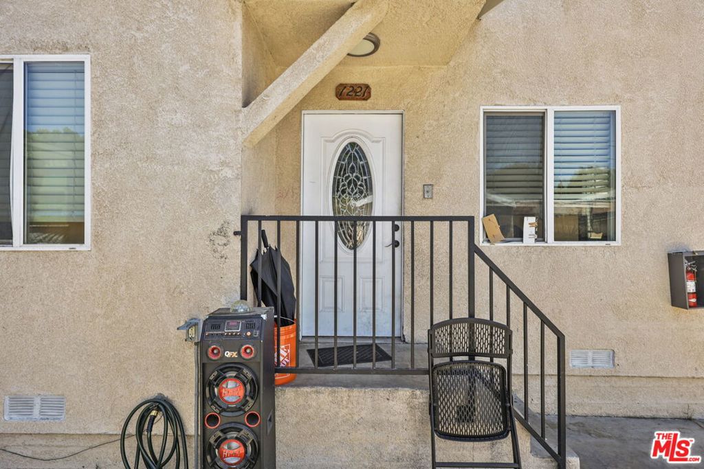 1219 E 57th Street Property Photo 7