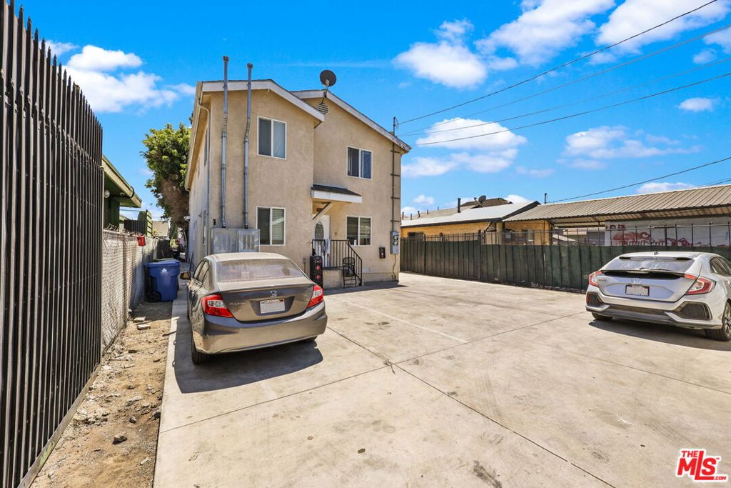 1219 E 57th Street Property Photo 10