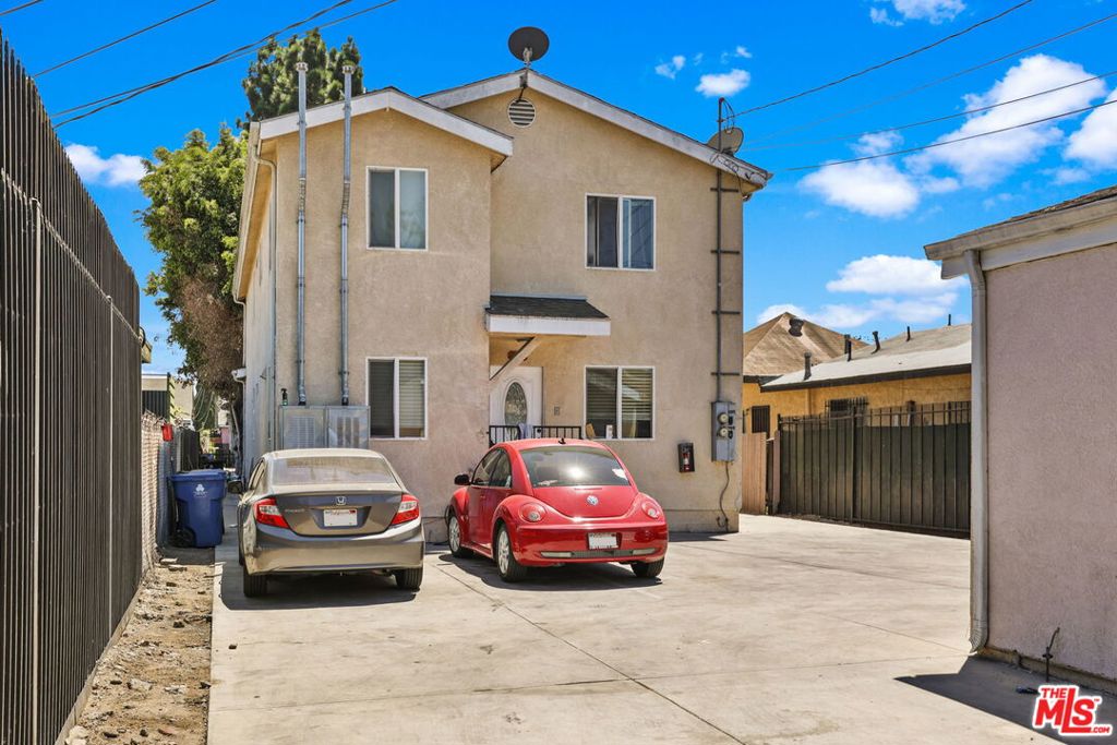 1219 E 57th Street Property Photo 13