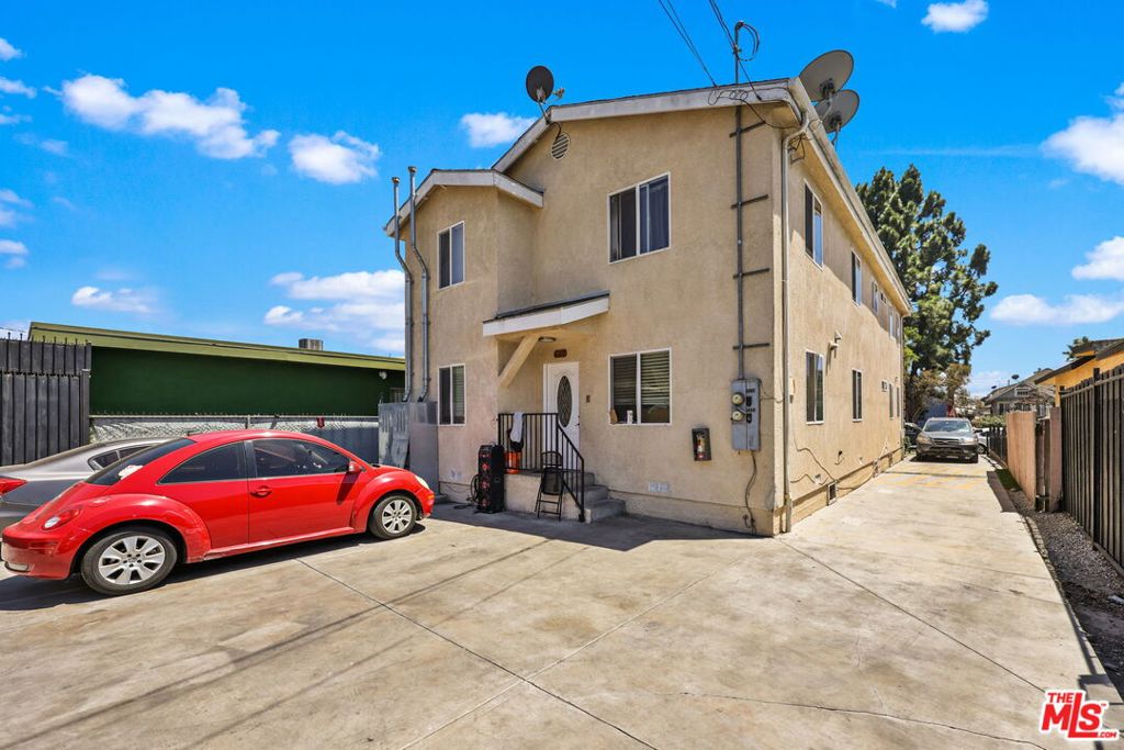 1219 E 57th Street Property Photo 14